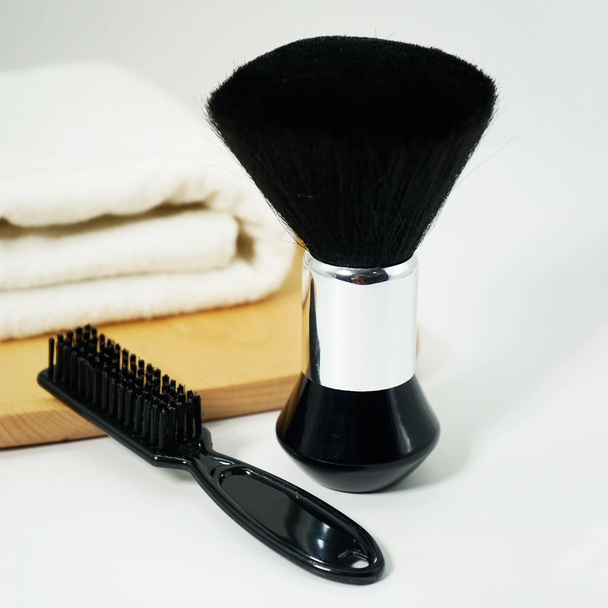Hair Clipper - ปัตตาเลี่ยนผม น้ํายาทําความสะอาดคอ น้ํายาทําความสะอาดผม แปรงผม ร้านทําผม แปรงผม